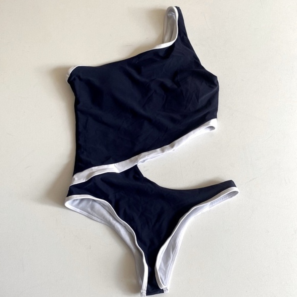 One piece cutout swimsuit, Size M